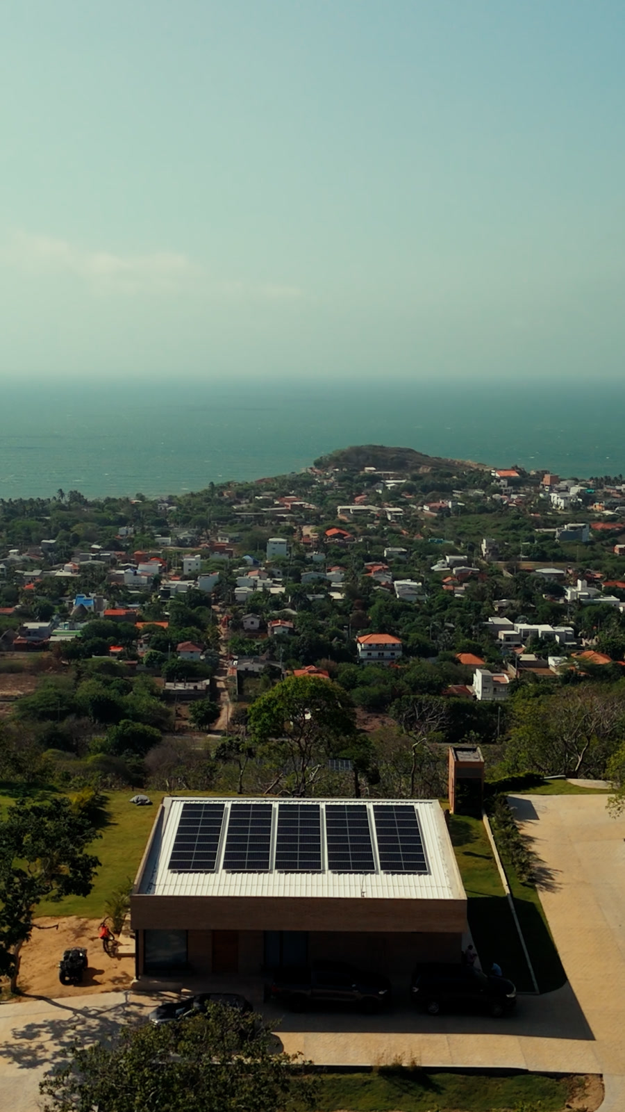 Vista aérea de Santa Verónica con el mar Caribe al fondo